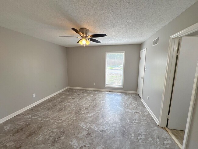 Building Photo - 4316 Springwind Rd