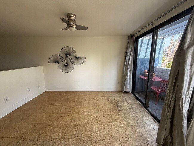 Building Photo - Hollywood Luxury 2 Bed Condo!