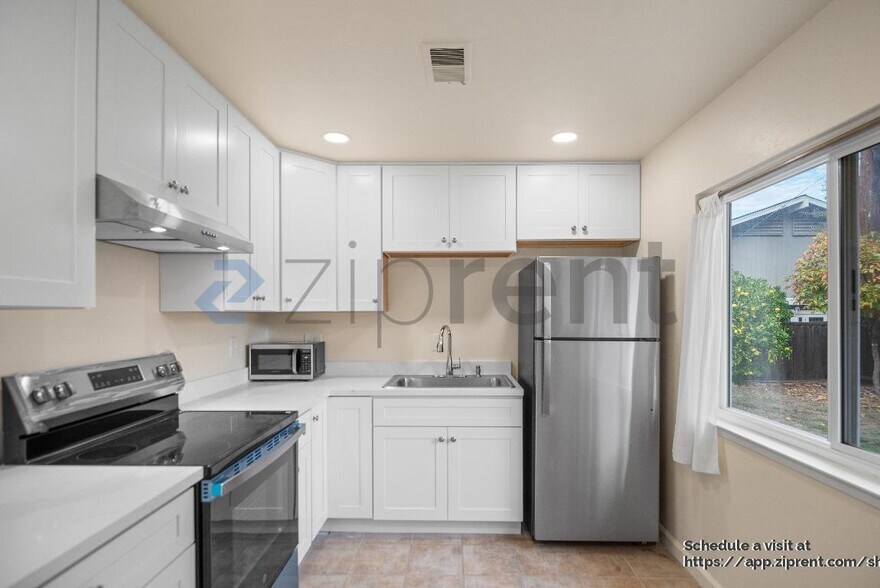 Building Photo - 20365 Silverado Ave