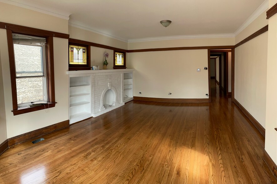Building Photo - 4112 W Addison St