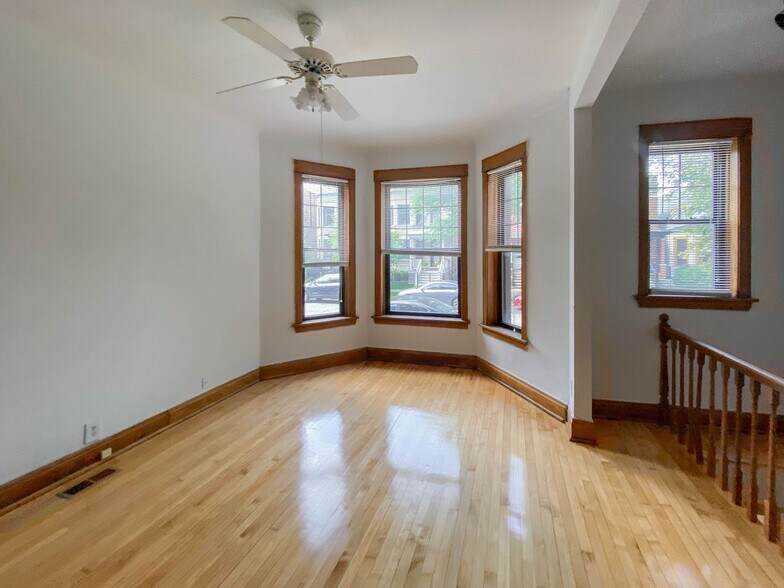 Building Photo - 3639 N Paulina St