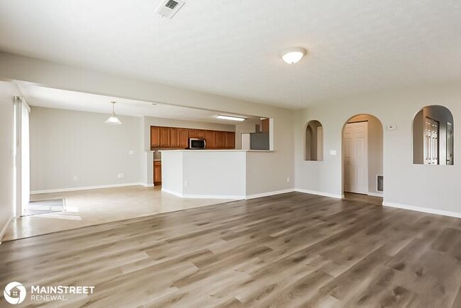 Building Photo - 4892 Grimm Dr, Lockbourne, OH 43137