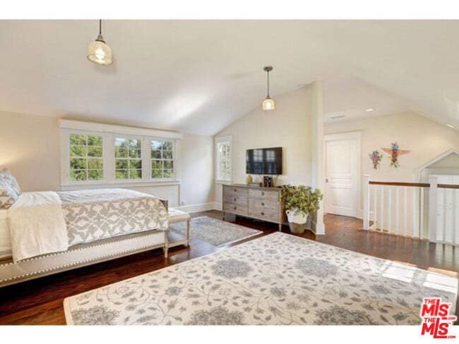 Building Photo - 334 Oceano Dr