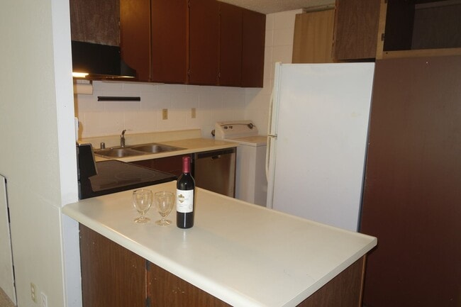 Building Photo - 2 bedroom, 1 bath, 2 parking in Waikalani Woodlands