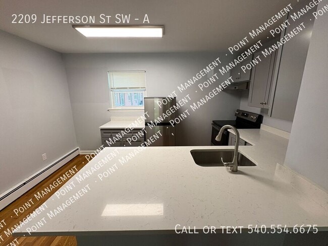 Building Photo - 2209 Jefferson St SW