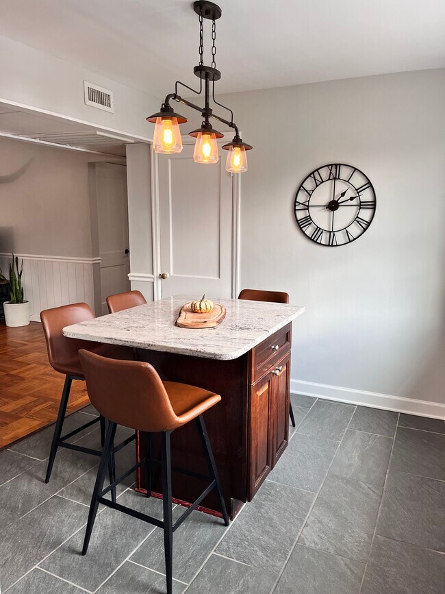 Building Photo - 6616 E Wakefield Dr