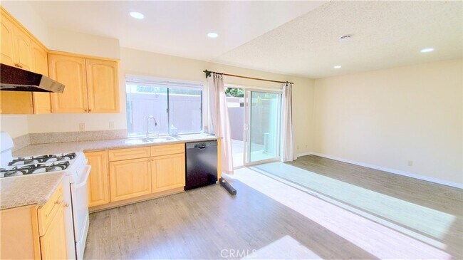 Building Photo - 719 Briarwood Ln