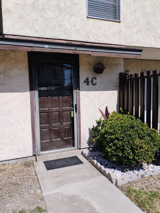 Building Photo - 100 Royal Way Dr