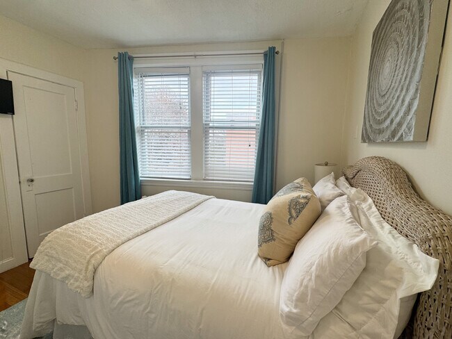 Building Photo - 191 Kent St