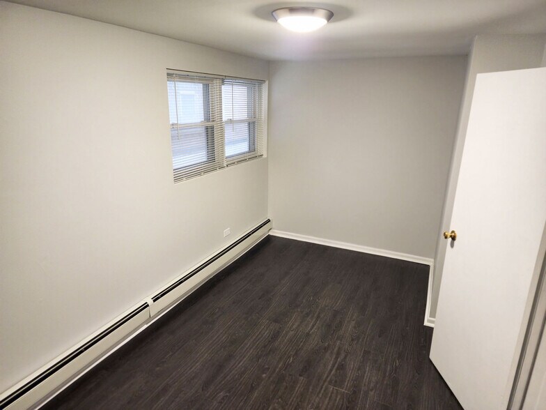 Building Photo - 5972 S Archer Ave
