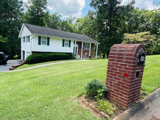Building Photo - 830 Gondola Dr