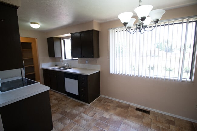 Building Photo - 889 NW 4th Ave