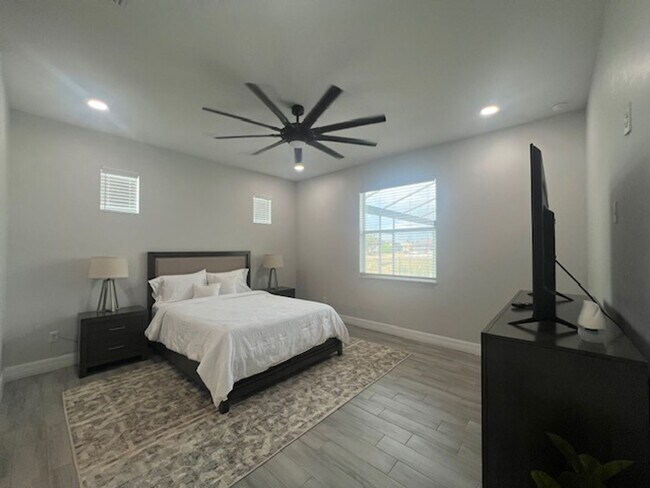 Building Photo - Stunning furnished Pool Home for Rent in N...