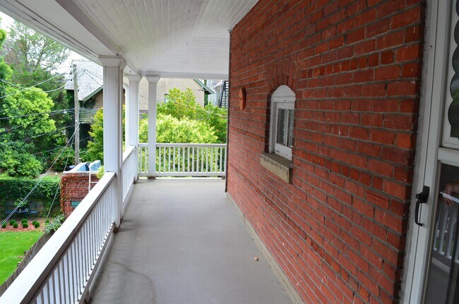Building Photo - 607 Westover Ave