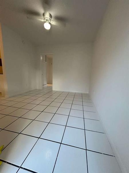 Building Photo - 405 6th Ave S