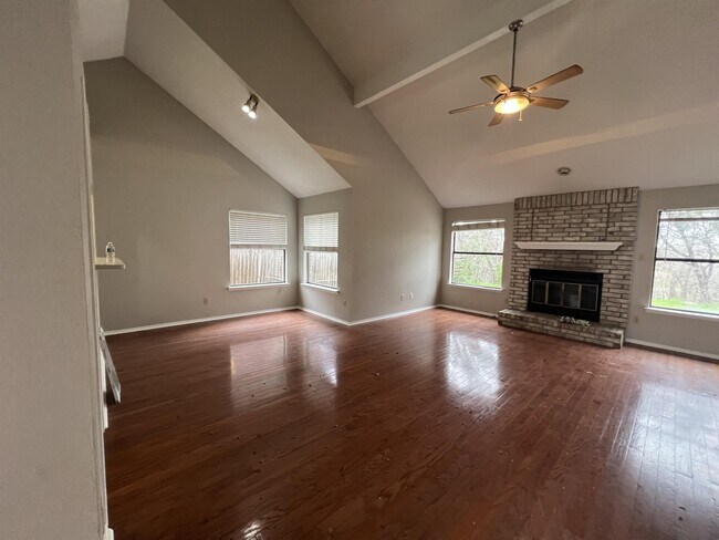 Building Photo - 3210 Festus Dr