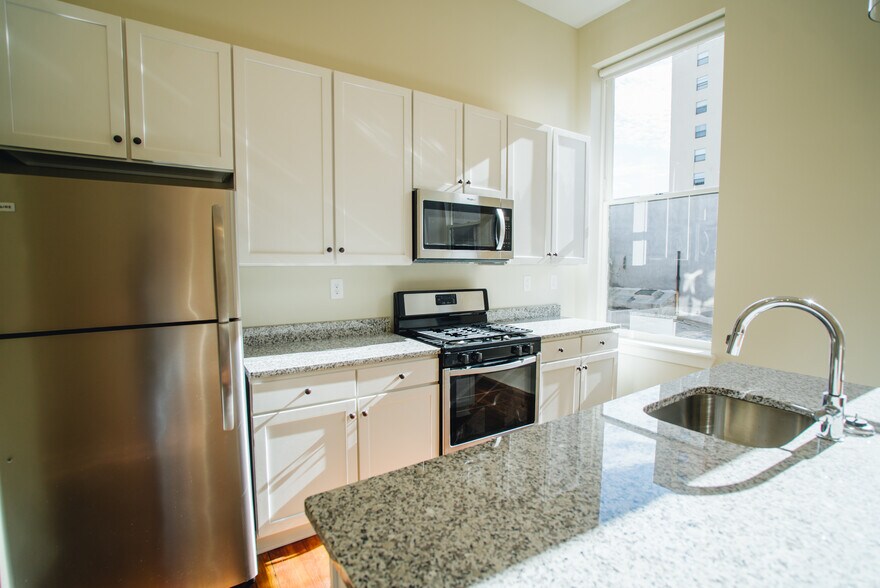 Primary Photo - 520 Mulberry St