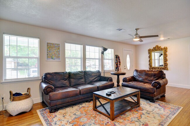 Building Photo - 5421 Fursman Ave