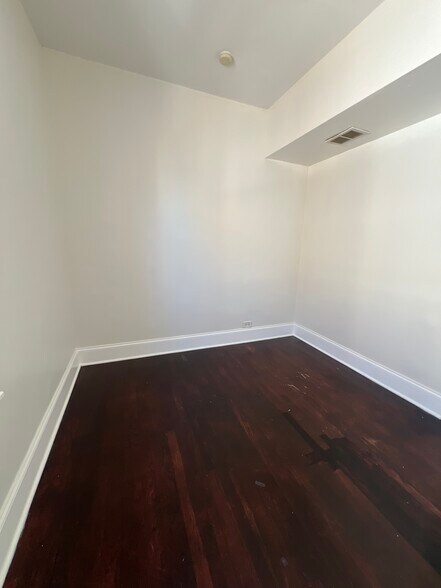 Building Photo - 1828 S 58th Ave