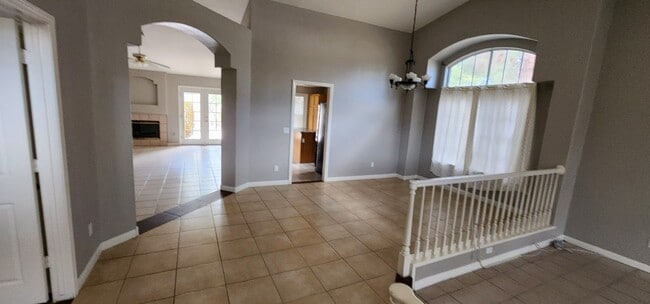 Building Photo - Well Maintained Single Story Pool Home in a great location!