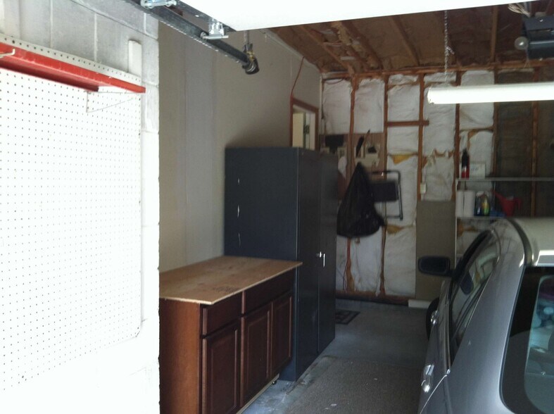 1 Car Garage - 5 Anthonys Way