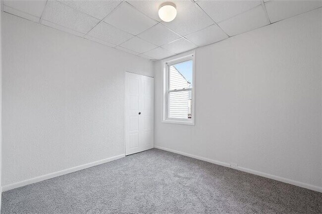 Building Photo - Modern Apartment - South Side Flats