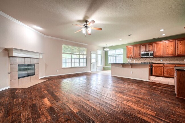 Building Photo - 5 Bedroom Home with Brand-New Carpet in Grayhawk | 3-Car Garage | Frisco ISD | Game Room