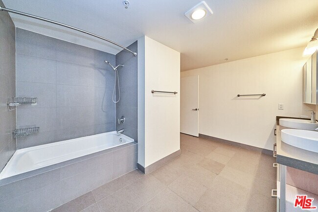 Building Photo - 1234 Wilshire Blvd