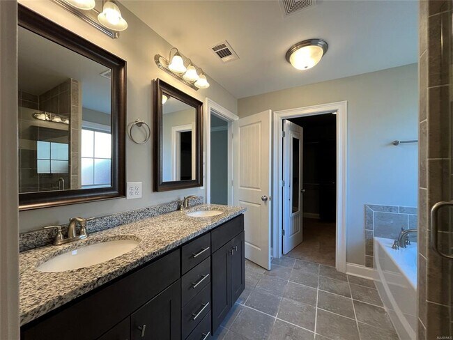 Building Photo - 966 Wheat Ridge Dr