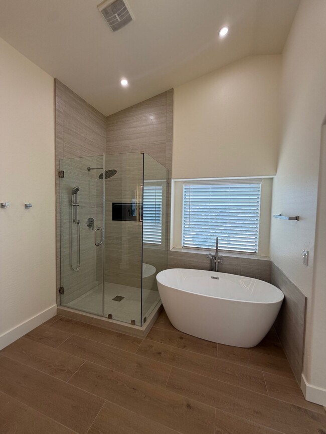 Building Photo - 2741 E Quiet Hollow Ln