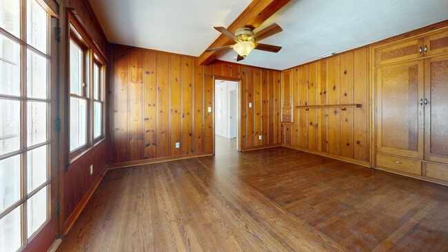 Building Photo - 1481 N Adoline Ave