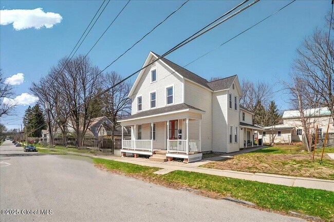 Primary Photo - 3 Waterbury St