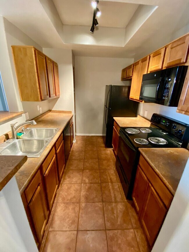 Building Photo - Ground Floor-One Bedroom in Lakewood
