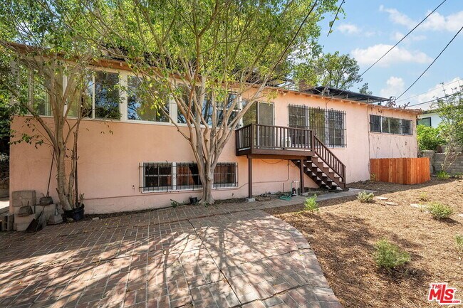 Building Photo - 9149 Hillsboro Dr