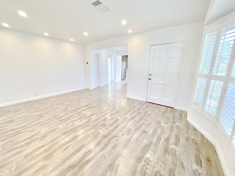 Building Photo - 11914 Ocean Park Blvd