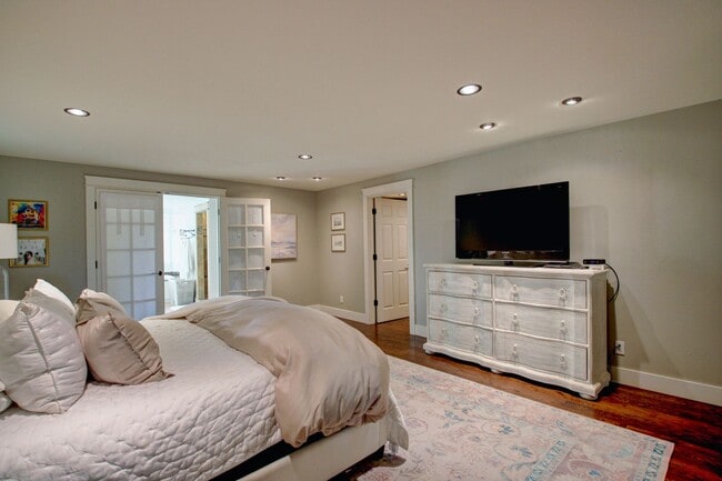 Building Photo - 3 Bedroom, 2.5 Home. Available NOW!!!!