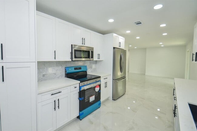 Building Photo - 6107 Kuldell Dr