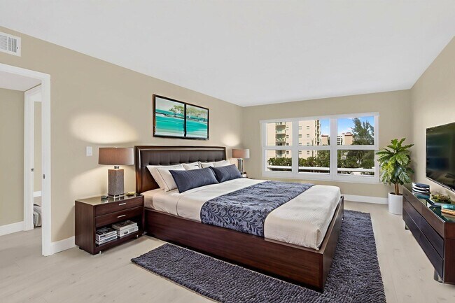 Building Photo - 405 N Ocean Blvd