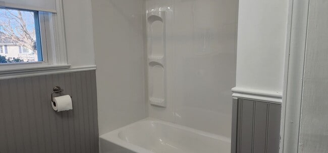 Building Photo - For Rent