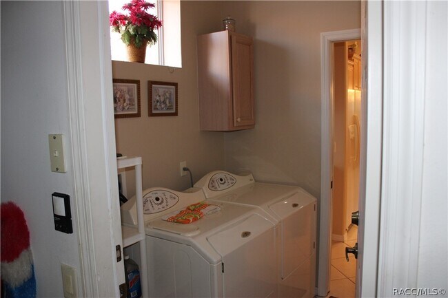 Building Photo - 1124 W Skyview Crossing Dr