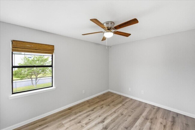 Building Photo - Baylor 2 Bedroom Condo