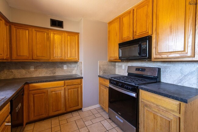 Building Photo - 4653 Balboa Dr