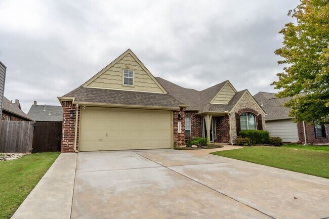 Building Photo - Beautiful 4 Bed 2.5 Bath Property in South...