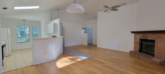 Building Photo - 3 Bedroom/2 Bath Home in Cherry Tree