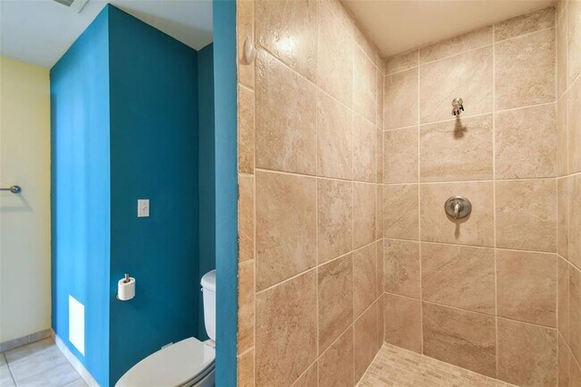 Building Photo - 1208 E Kennedy Blvd