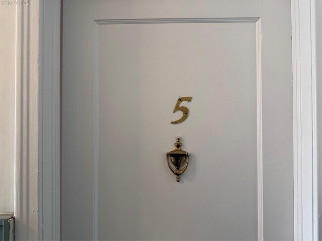 Building Photo - 6 Oakland Ct