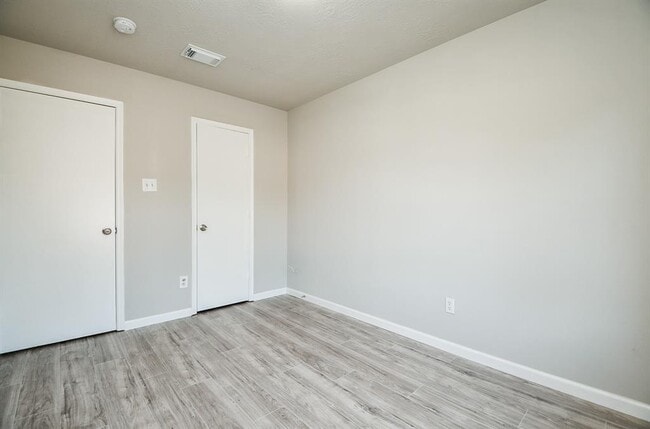 Building Photo - 11659 Evesborough Dr