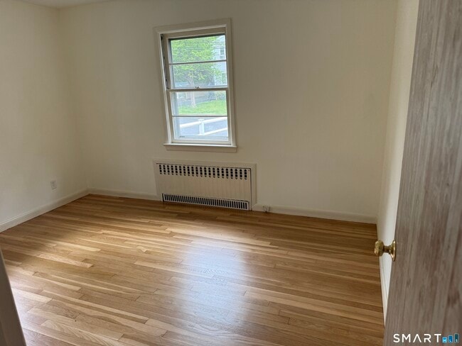 Building Photo - 17 Oenoke Pl