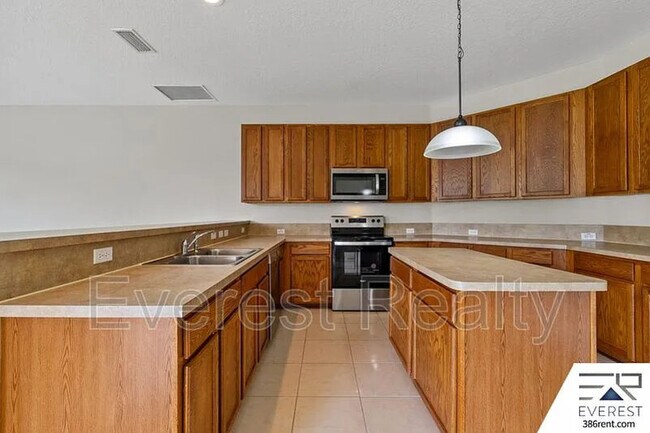 Building Photo - 47 Bassett Ln