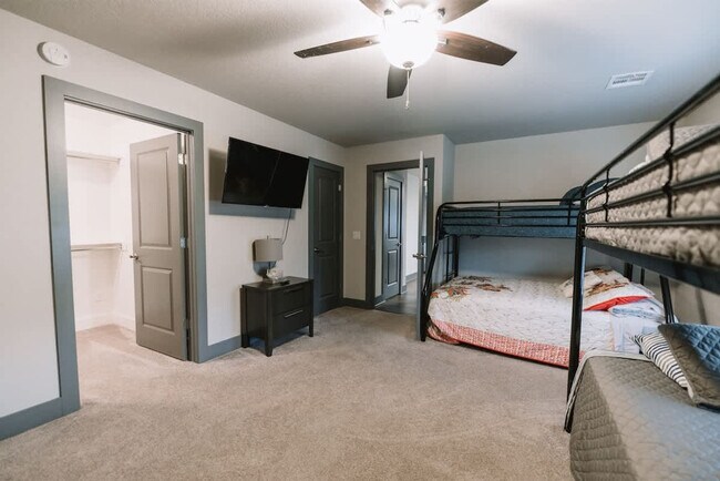 Building Photo - 2104 Almand Dr